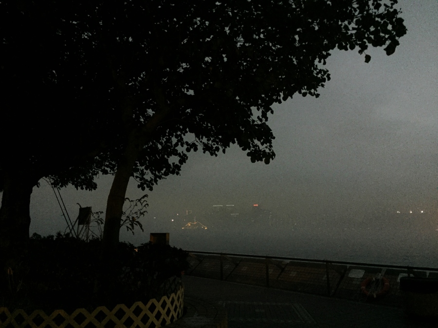 A thick fog at Sai Wan Ho.JPG